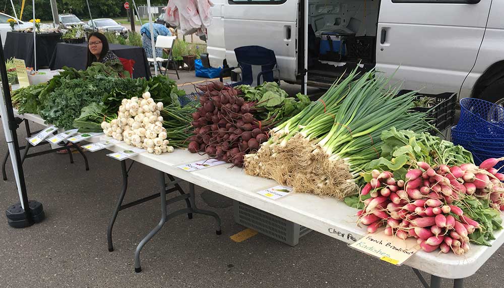 Table with lots of different vegetables in piles